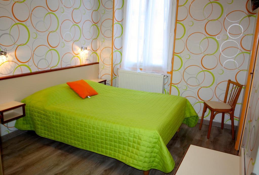 Hotel Restaurant Des Deux Vallees Entraygues-sur-Truyere Room photo