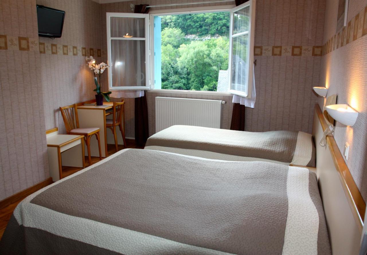 Hotel Restaurant Des Deux Vallees Entraygues-sur-Truyere Room photo