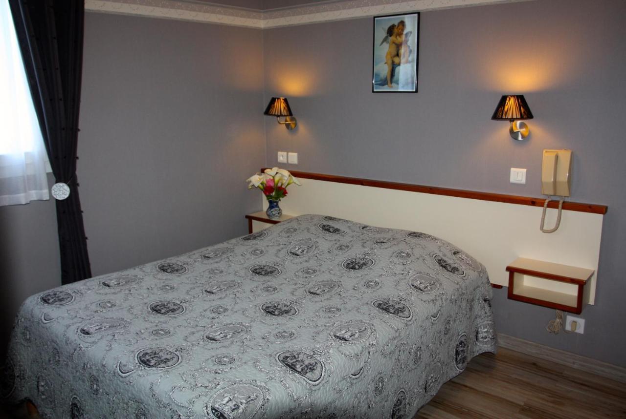 Hotel Restaurant Des Deux Vallees Entraygues-sur-Truyere Room photo