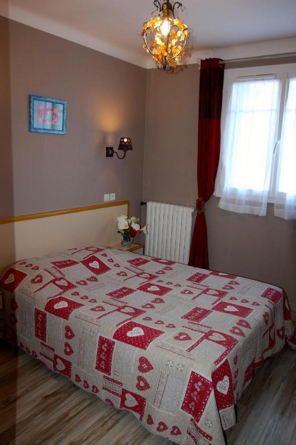 Hotel Restaurant Des Deux Vallees Entraygues-sur-Truyere Room photo