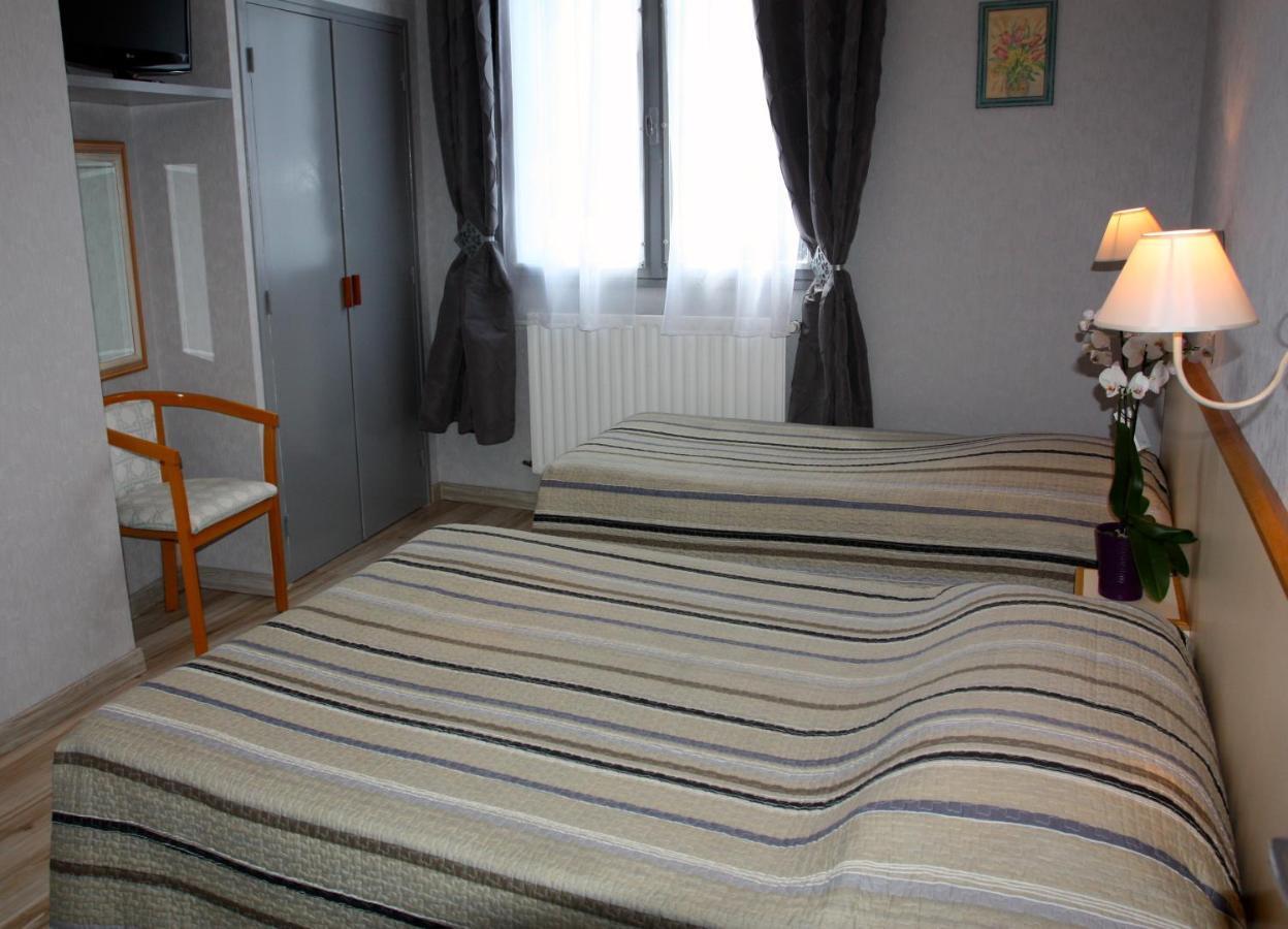 Hotel Restaurant Des Deux Vallees Entraygues-sur-Truyere Room photo